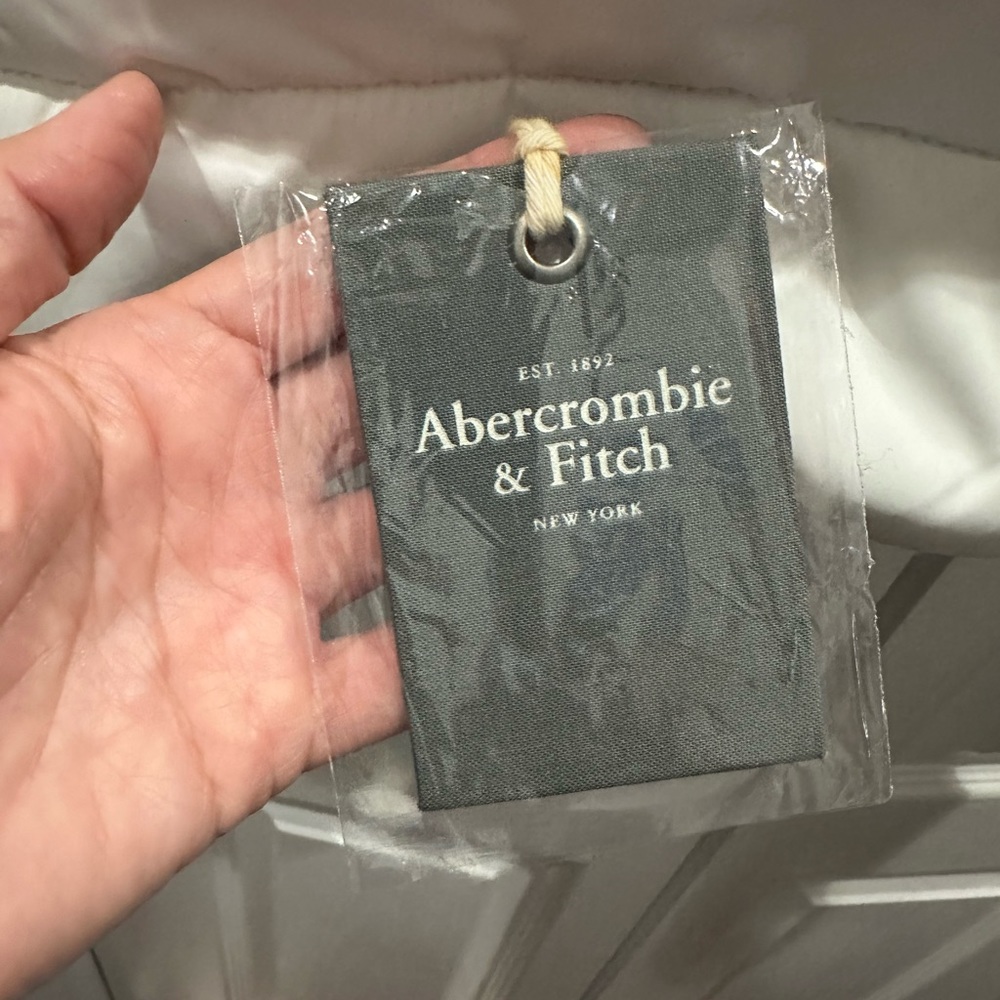 COPY - Abercrombie puffer jacket offwhite nwt - Size Small - Picture 5 of 11